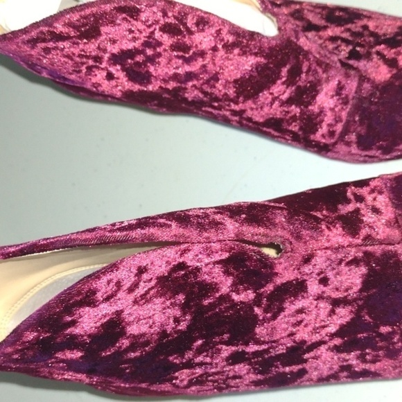 VINCE Camuto Evanata Crushed Velvet Bootie Red size 8.5 - Picture 12 of 14